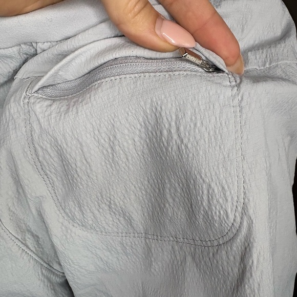 Athleta womens  gray shorts Stretch 4 Zipped Pockets Elastic Waist Athleisure - Picture 2 of 6